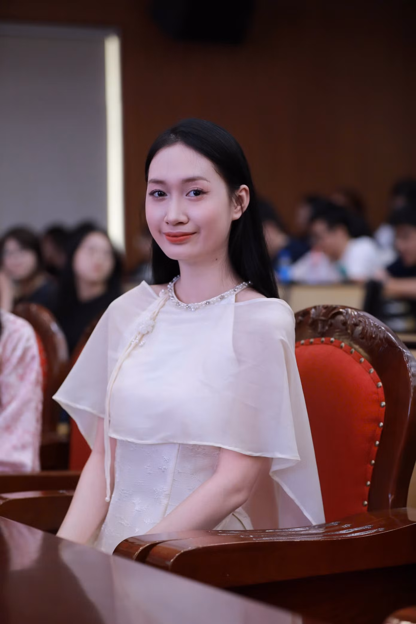 hoang-thi-thuy.jpg