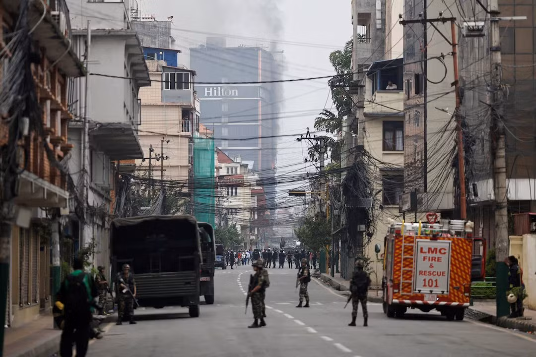 san-bay-dong-cua-khach-du-lich-mac-ket-vi-bao-loan-1.png