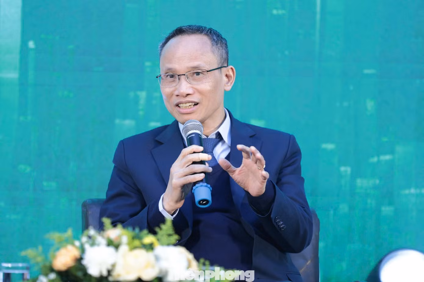 tp-tien-si-can-van-luc.jpg