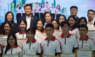 Chi tiết về cách thức chuẩn bị hồ sơ, thời hạn nộp hồ sơ hoặc giới thiệu hoàn cảnh khó khăn sinh viên tham khảo thông tin qua website: https://hocbong.sac.vn/.