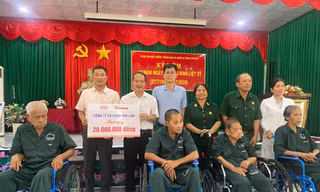 Chính sách với người có công sau sáp nhập: mở rộng và tăng mức quà tặng