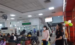 Sinh viên về Tết tại ga Sài Gòn năm 2025.