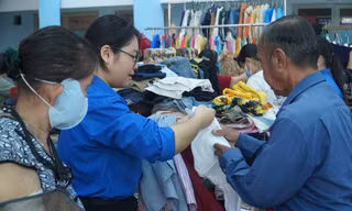 Cuối tuần, bạn trẻ TP. HCM chia sẻ với cộng đồng qua gian hàng '0 đồng'