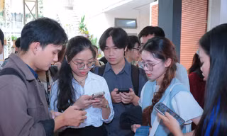 Sinh viên đừng để mình là ‘nô lệ’ của công nghệ
