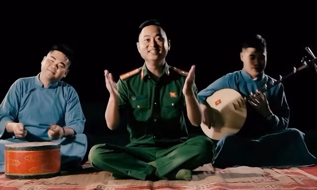 Video hát xẩm của thiếu tá công an gây sốt