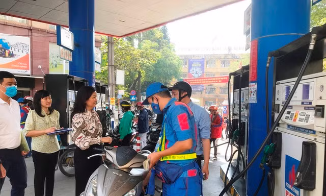 Giá xăng dầu đồng loạt tăng vào ngày mai?