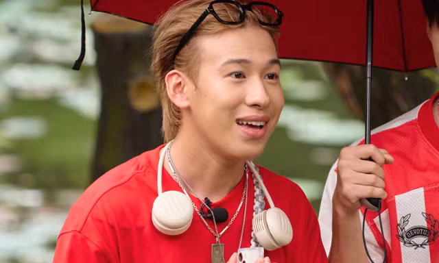 Nhóm nhạc Việt phát tờ rơi khắp nơi nhưng chỉ có 11 khán giả xem show