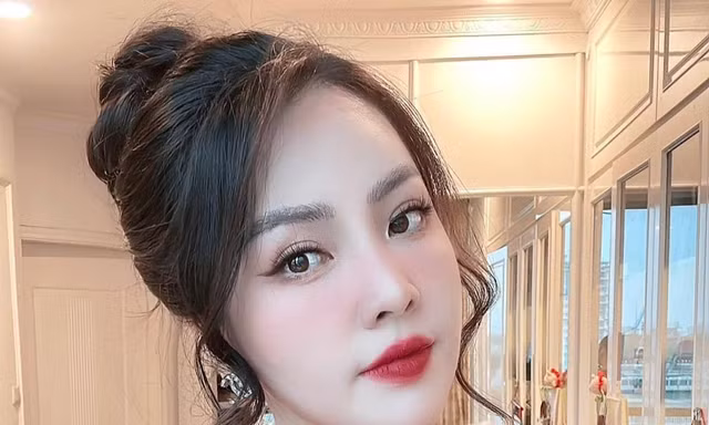 Á hậu Thụy Vân ngừng dẫn Chuyển động 24h