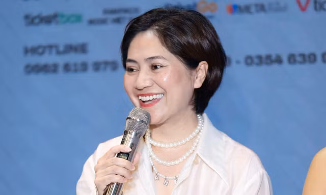 Bà Nguyễn Thị Thu Hà - đại diện đơn vị sản xuất Về đây bốn cánh chim trời.