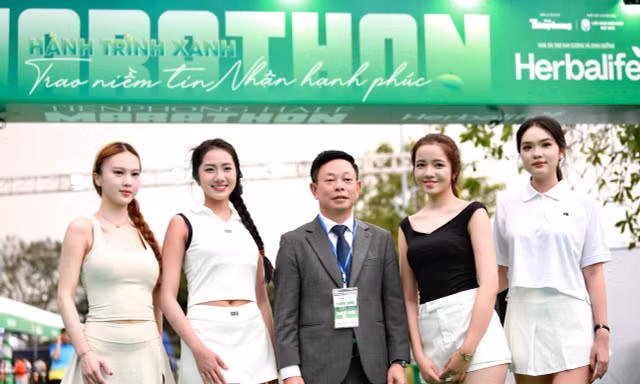 Dàn người đẹp thu hút mọi ánh nhìn ở giải chạy Tiền Phong Half Marathon 2025
