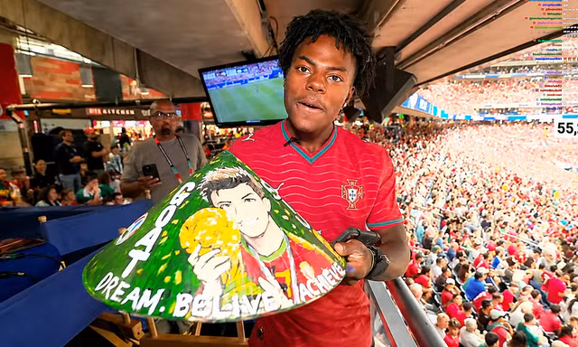 Nón lá Việt Nam bất ngờ xuất hiện ở World Cup 