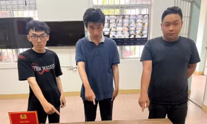 Giả danh công an cưỡng đoạt tài sản người đi đường