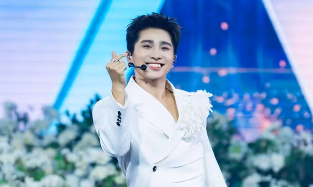 Fan meeting Sơn.K: Vương Bình bối rối, Capo khiêu vũ cùng "bạch mã hoàng tử"