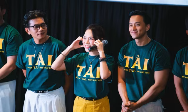 Mỹ Tâm tổ chức xem phim cùng hơn 500 khán giả, Mai Tài Phến gửi lời chúc 8/3