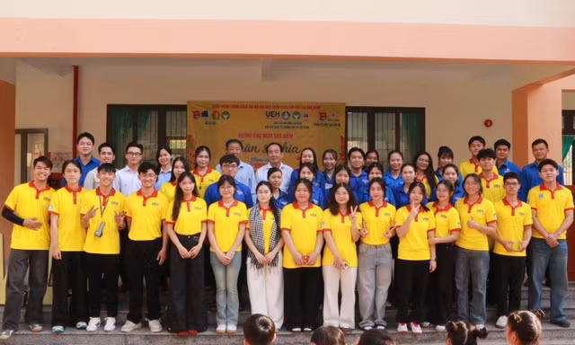 Loạt hoạt động ý nghĩa hưởng ứng Tuần lễ "Sinh viên TP.HCM tiến theo cờ Đảng"