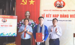 Sinh viên được kết nạp Đảng tại Côn Đảo vào đúng ngày thành lập Đảng