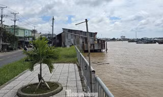 Cận cảnh bờ kè nghìn tỷ ở Cần Thơ 9 năm vẫn ngổn ngang