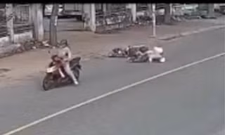 Va chạm giao thông rồi bỏ mặc nạn nhân, người phụ nữ bị công an mời làm việc