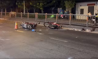 Va chạm xe máy, hai người nguy kịch 