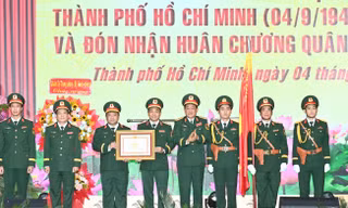 Bộ Tư lệnh TPHCM đón nhận Huân chương Quân công hạng Ba
