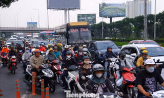 Các cửa ngõ ra vào TPHCM kẹt cứng, CSGT khuyến cáo lộ trình thay thế