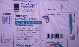 Nhân viên y tế bị phạt 35 triệu đồng vì quảng cáo 'vaccine HIV' sai sự thật