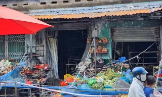 Cháy nhà ở TPHCM, người chồng tử vong, vợ con bị thương