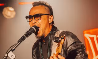 Bản rock 'Trống cơm', 'Bèo dạt mây trôi' lên sân khấu Mỹ