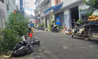 Cháy nhà trong đêm, hàng xóm phá cửa cứu hai mẹ con