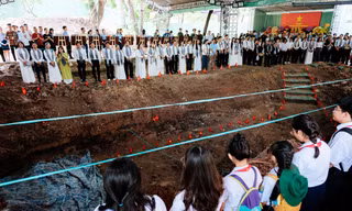 Gần 100 nghệ sĩ hát bên rãnh mộ tập thể liệt sĩ ở Công viên Lê Thị Riêng