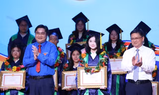 TPHCM vinh danh 88 thủ khoa các trường đại học, cao đẳng