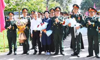 Chào đón quân nhân và dân quân Quân khu 4 hoàn thành xuất sắc nhiệm vụ A80