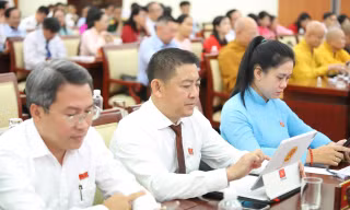 Chi tiết mức hỗ trợ cán bộ, công chức TPHCM bị tác động sau sắp xếp đơn vị hành chính