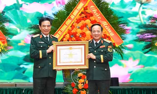 Trao Huân chương Quân công tặng Đại tướng Phan Văn Giang và lãnh đạo Bộ Quốc phòng
