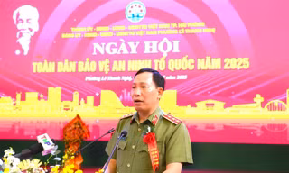 Thượng tướng Lê Văn Tuyến dự ngày hội toàn dân bảo vệ Tổ quốc ở Hải Phòng