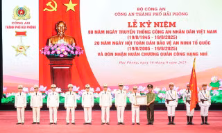 Công an Hải Phòng nhận Huân chương Quân công hạng Nhì