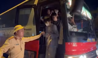 Phạt tài xế và chủ xe hơn 171 triệu đồng vì 'nhồi nhét' khách
