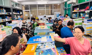 Sở GD&ĐT TPHCM lý giải sách giáo khoa cung vượt cầu nhưng học sinh vẫn thiếu
