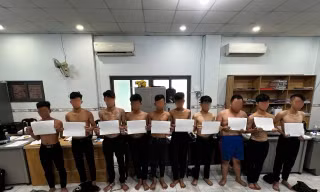 Giọt nước mắt muộn màng của nhóm thiếu niên mang hung khí giải quyết mâu thuẫn