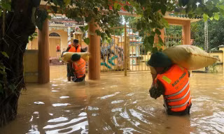 Quân đội lên phương án dùng máy bay cứu trợ vùng mưa lũ miền Trung