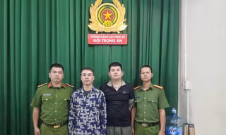 Khởi tố nhóm cho vay nặng lãi, buộc người vay thế chấp clip nhạy cảm