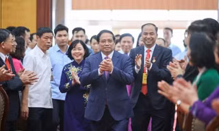 Thủ tướng Phạm Minh Chính: Khai thác tối đa tiềm năng của Hồ Tây
