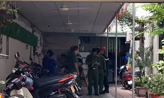 Cháy nhà 4 tầng ở TPHCM, nghi do nổ bình gas