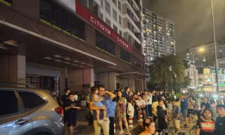 Cháy ở chung cư TPHCM: 'Chuông inh ỏi, tôi bế con chạy vội, nhiều trẻ nhỏ khóc thét'