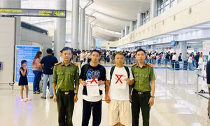 Trục xuất 2 người nước ngoài nhập cảnh trái phép