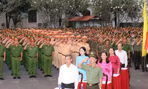 Cán bộ, chiến sĩ Công an Cần Thơ bầu cử sớm