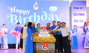 Tổ chức Đoàn lấy cán bộ làm khâu đột phá để thích ứng mô hình mới