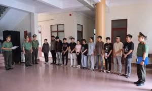 Khởi tố 12 bị can mua bán trái phép 3.500 tài khoản ngân hàng