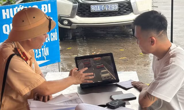 24 trường hợp bị xử phạt lỗi không giữ khoảng cách trên cao tốc