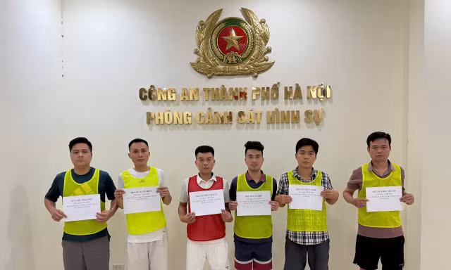 Công an Hà Nội triệt phá ổ nhóm cá độ bóng đá '365cacuoc.com'